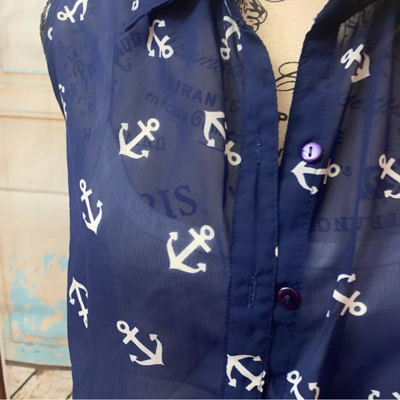 ⭐️3 for $11 ⭐️5 for $15⭐️ women's sleeveless button up top from marisol - Picture 2 of 2